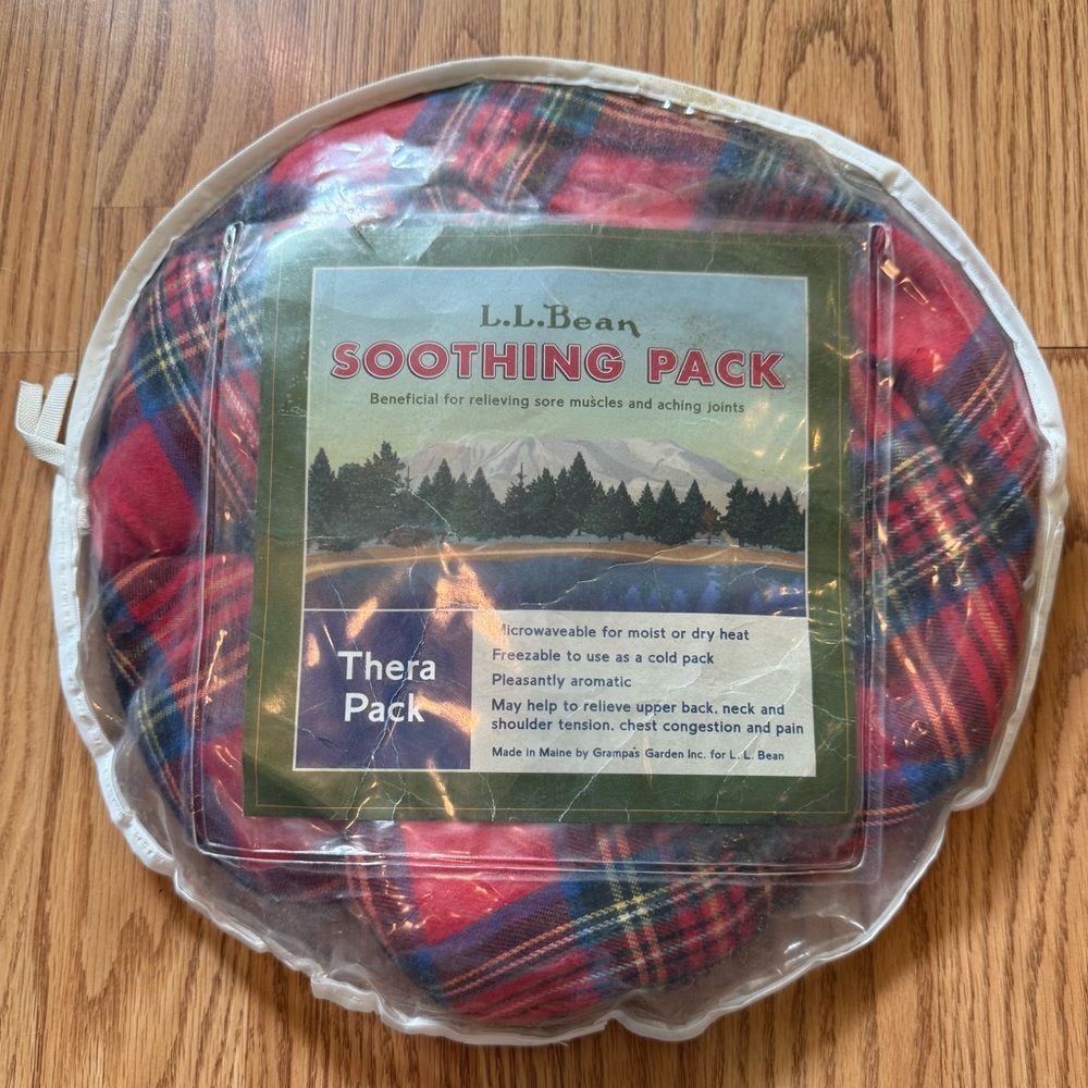 L.L. Bean Soothing Pack, also known as a Thera Pack. It is a microwave or,freeze